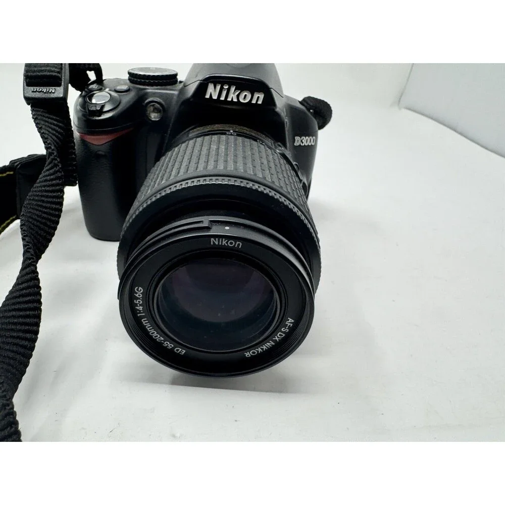 Nikon D3000 10.2MP Digital SLR Camera -Black-w/AF-S DX Nikkor 55-200mm 4-5.6G VR